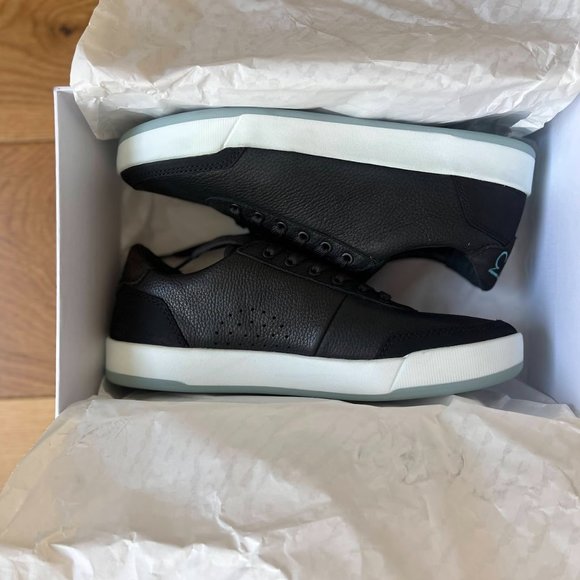 NOVELLA Fashion Sneakers: Two Worlds Chapter 01 | Verse 03 in Black NWT - Picture 7 of 7